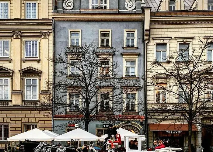 W Zabytkowej Kamienicy, Strzelecka 19 *